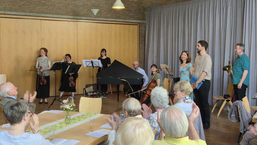Aufführung der "Bauern-Kantate" von Bach im Gemeindesaal der Erlösergemeinde Frankfurt-Oberrad im Juni 2025